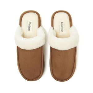 Brand New Chestnut Dearfoams Moc toe slippers.